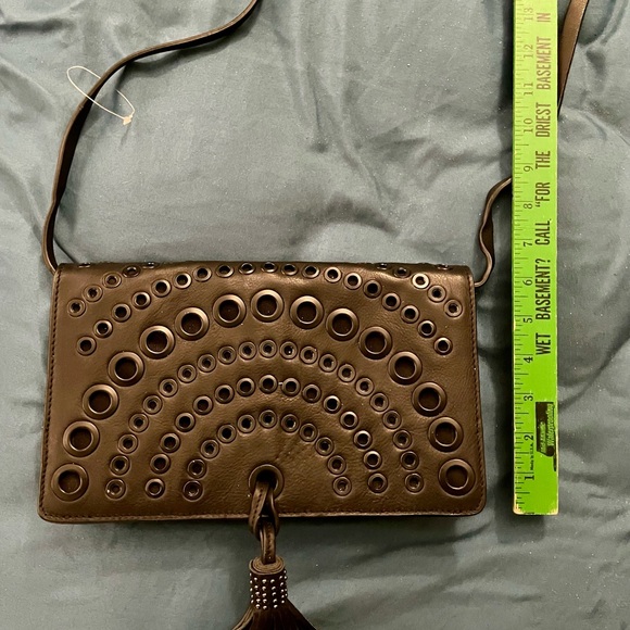 Brand New Linea Pelle Leather Grommet Detail Black Crossbody Bag - Picture 10 of 12